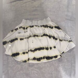 Lululemon Athletica Cream and Black Skater Skirt